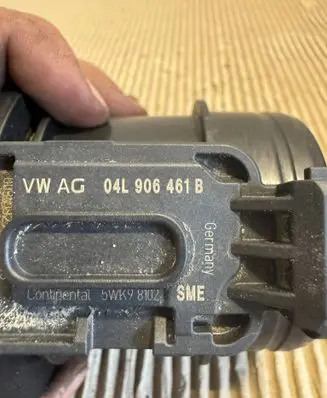 Volkswagen Golf VII Mass air flow meter 04L906461B 5WK98102