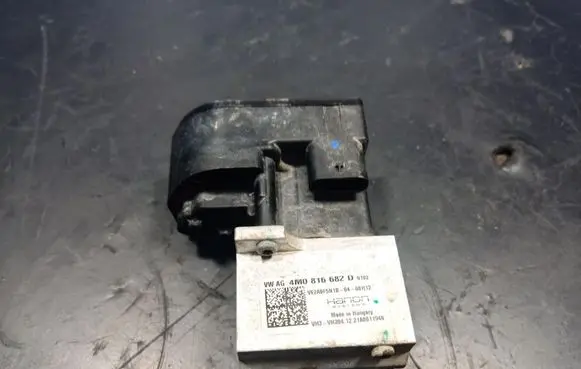 Volkswagen Crafter Coolant level relay 