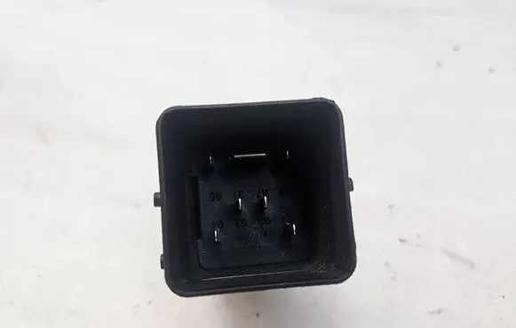 Jeep Grand Cherokee Glow plug pre-heat relay 68158081AC