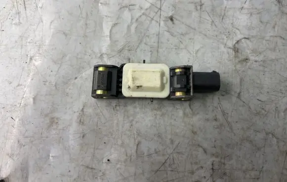 Jeep Grand Cherokee (WK) Airbag deployment crash/impact sensor 04671779AC 2963203061