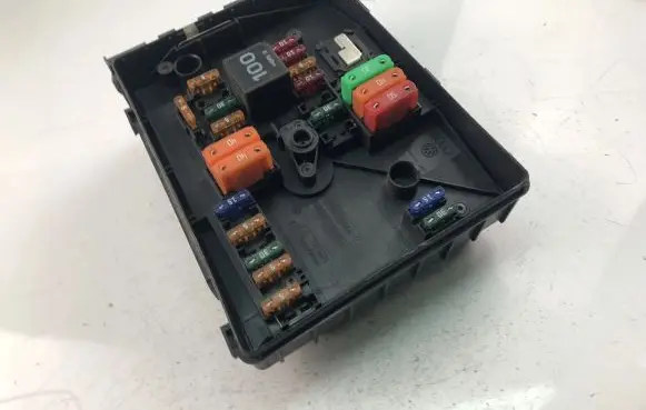 Volkswagen Touran I Fuse box set 1K0937125A
