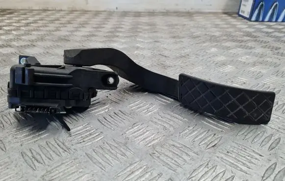 Audi A4 S4 B6 8E 8H Accelerator throttle pedal 8E1721523A