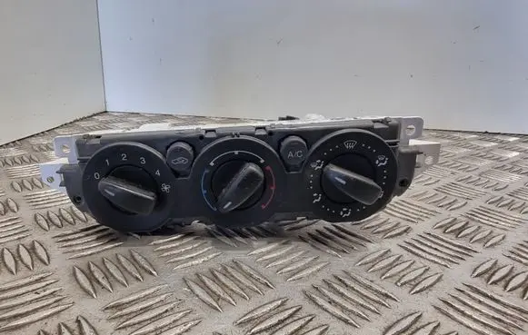 Ford C-MAX I Climate control unit 3M5T19880AD