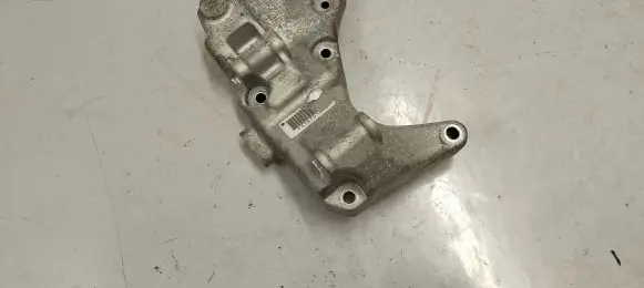 Volvo S60 Generator/alternator bracket 31670108