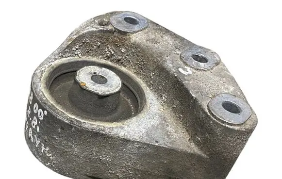 Audi A8 S8 D2 4D Engine mount bracket 4D0599133D