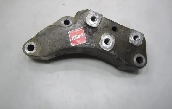 Volkswagen PASSAT B6 Engine mounting bracket 1K0199117