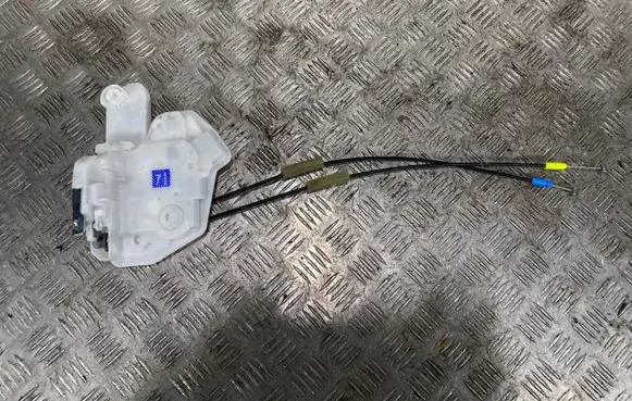 Mitsubishi Outlander Front door lock A047218