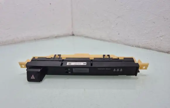 Toyota RAV 4 (XA40) Hazard light switch 8395042080