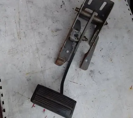Chrysler Grand Voyager IV Brake pedal