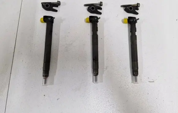 Chevrolet Cruze Fuel injector 2826495225183185