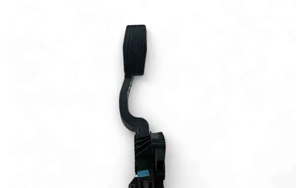 Accelerator throttle pedal
