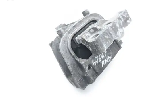 Volkswagen Passat Alltrack Engine mount bracket 3Q0199262J