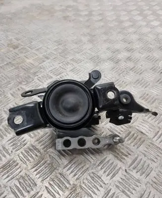 Toyota RAV 4 (XA50) Engine mount bracket