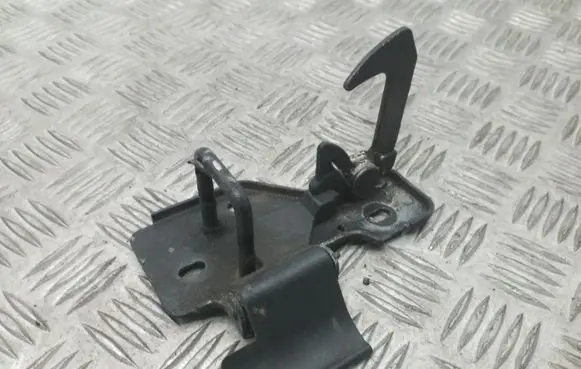 Seat Altea Engine bonnet/hood lock/latch loop/hook 5P0823480