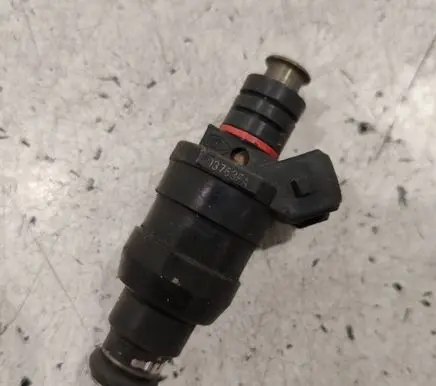 BMW 7 E38 Fuel injector D3763FA