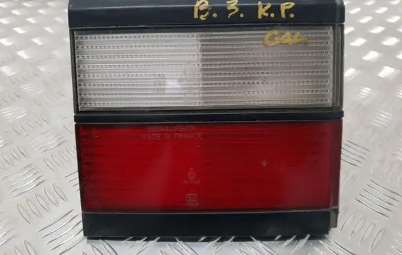 Volkswagen PASSAT B3 Tailgate rear/tail lights 333945107