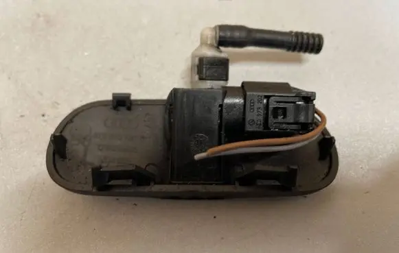 Audi A4 S4 B8 8K Windshield washer spray nozzle 8T0955987B