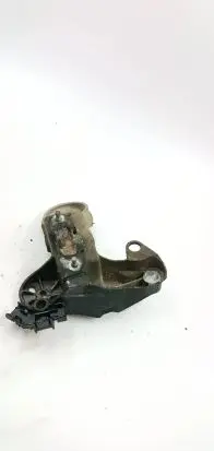 Engine mounting bracket