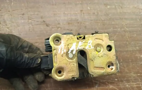 Renault Kangoo I Front door lock 