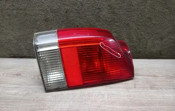Volvo V70 Rear/tail lights 9154497
