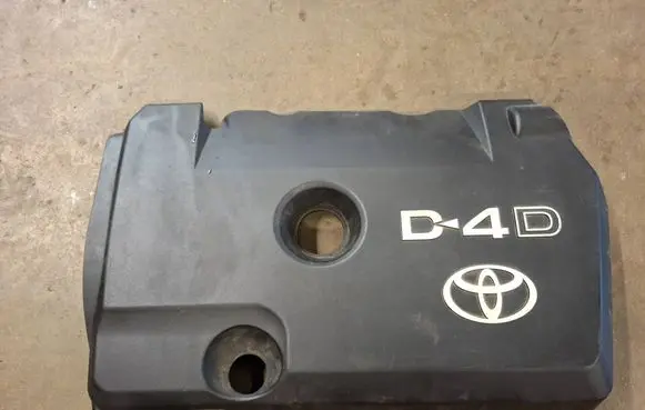 Toyota Corolla Verso AR10 Engine cover (trim)