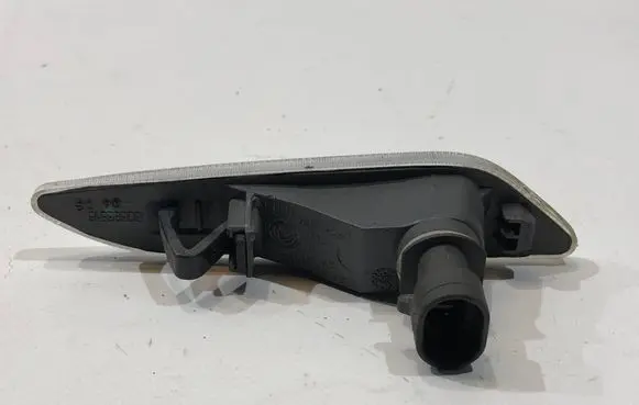 Peugeot 807 Front fender indicator light 60686515
