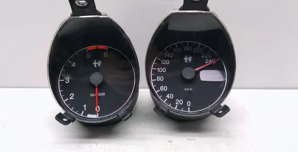 Speedometer (instrument cluster)