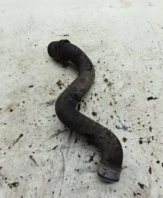 Coolant pipe/hose