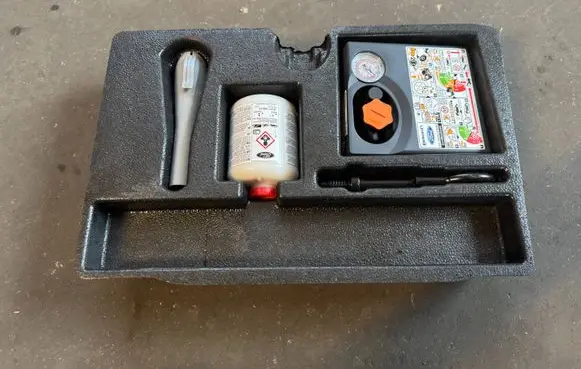 Ford S-MAX Tool set EM2BR16G040BB