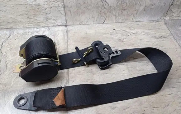 Ford Focus Front seatbelt 560626501