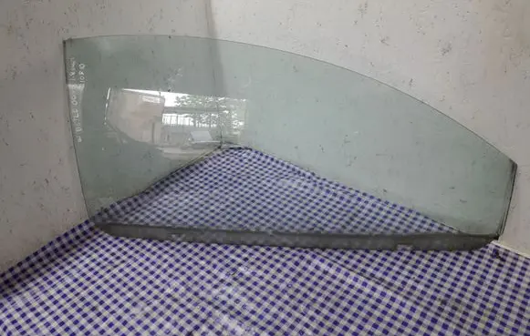 Volkswagen New Beetle Front door window/glass (coupe) 