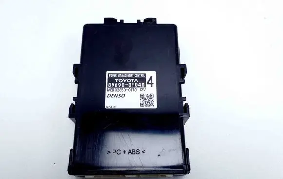 Toyota Verso-S Other devices 896900F040