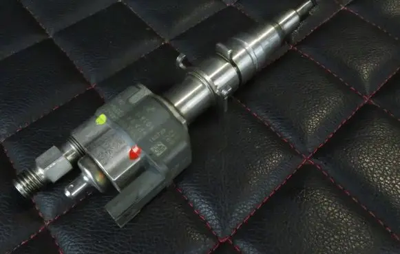 BMW 3 E90 E91 Fuel injector 