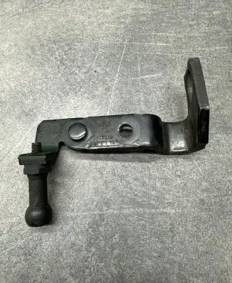 Volkswagen Touran I Engine mounting bracket 03G103390
