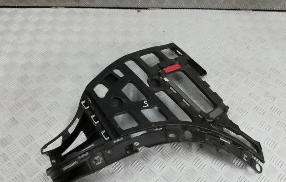 Porsche Cayenne (92A) Bumper support mounting bracket corner 7P5807772