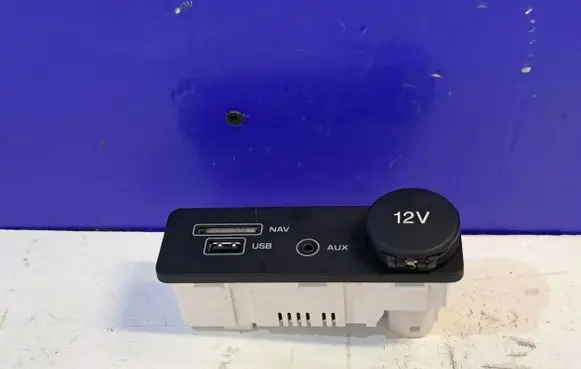 Jaguar XF X260 AUX in-socket connector FK7219C116BC