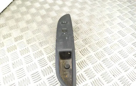 Opel Mokka Electric window control switch 95025520