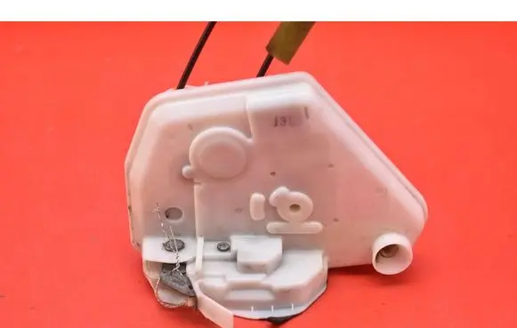 Mazda CX-5 Front door lock PLJ36L1