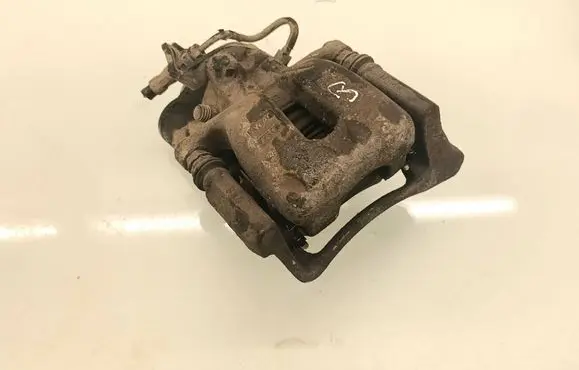 Volkswagen PASSAT CC Rear brake caliper 