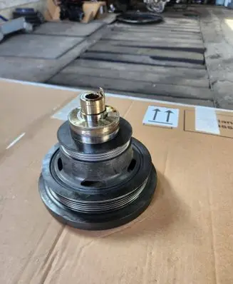 Peugeot 2008 II Crankshaft pulley 9822598180