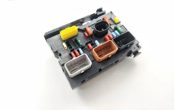 Peugeot 207 Fuse module 9664055480