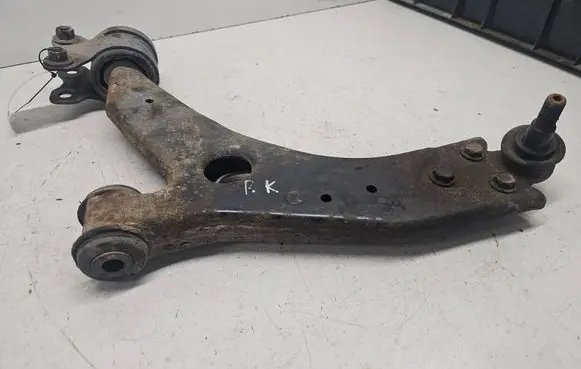 Ford Focus C-MAX Front lower control arm/wishbone 3M513A424AH