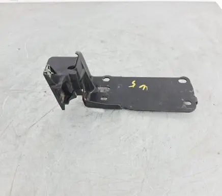 BMW X1 E84 Radiator mount bracket 7117812
