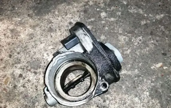 Skoda Octavia Mk2 (1Z) Throttle valve 038128063M