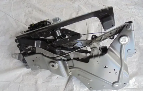 Renault Megane III Convertible roof hinge 