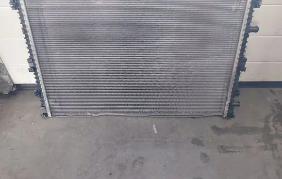 Audi Q7 4M Coolant radiator 4M0145804AA
