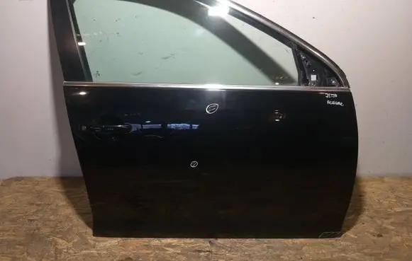 Volkswagen Jetta V Front door