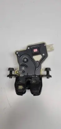 Nissan Qashqai Loading door lock 