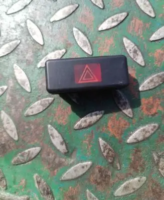 BMW 5 E39 Hazard light switch 8350947