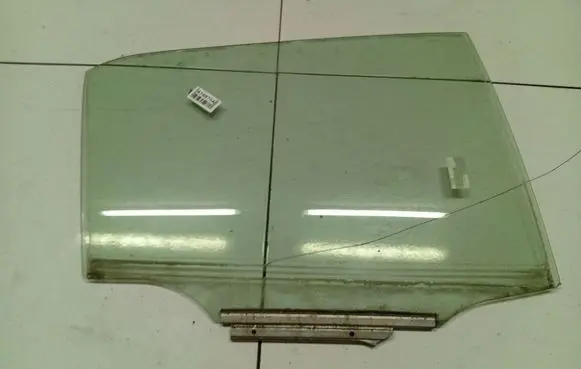 Toyota Auris 150 Rear door window glass As2